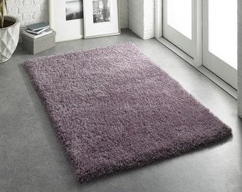 Contemporary Chic: Lavender Shag Rug Delight