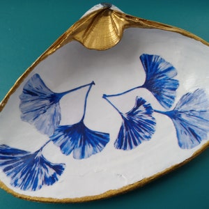 GINKO LEAVES XL Decoupaged Clam Shell Jewelry Dish. Beach Island Coastal Decor. Hostess Bridesmaid Housewarming Gifts.