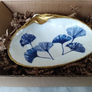 GINKO LEAVES XL Decoupaged Clam Shell Jewelry Dish. Beach Island Coastal Decor. Hostess Bridesmaid Housewarming Gifts.