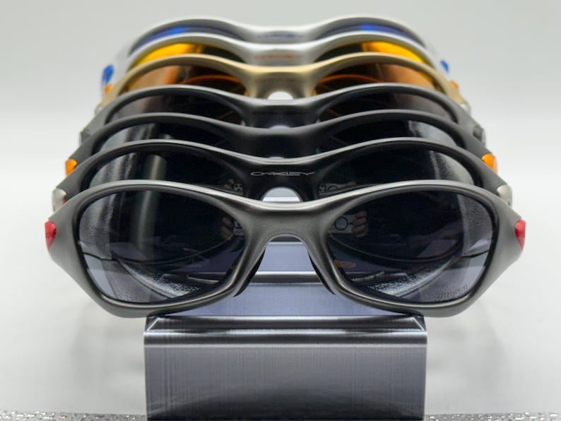 3D Printed Oakley Style Angled Sunglasses Display Stand Riser. Choose Color! bild 1