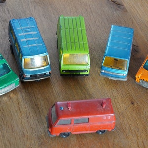 Varias furgonetas SIKU. Mercedes, VW, Tránsito