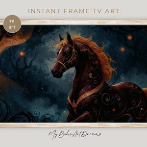 Könnte beinhalten: Digitaldruck eines dunkelbraunen Pferdes mit orangefarbener Mähne und goldenen Verzierungen. Das Kunstwerk ist vor einem dunkelblauen Hintergrund mit leuchtenden Kugeln platziert. Text: "INSTANT FRAME TV ART".