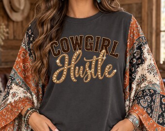 Cowgirl Hustle PNG, design per t-shirt con strass scintillanti, grafica western glamour con pietre preziose, sublimazione country western, download digitale