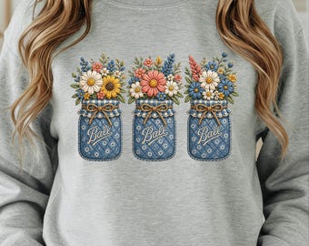 Barattolo Mason trapuntato PNG, design per t-shirt con applicazioni floreali in stile rustico, sublimazione di fiori selvatici rustici, grafica per cucina in stile cottagecore, download
