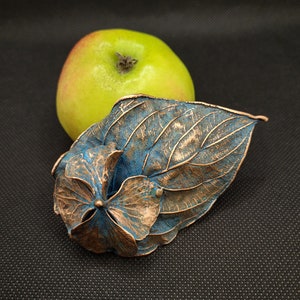 Haarklemme aus Kupfer, Blume und Blatt Haardeko, Elektroforning, botanischer Schmuck für Frisur, Rustikaler Stil, Geschenk für sie