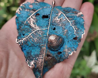 Großer Anhänger Blatt aus Kupfer, blaue Blatt Halskette, Elektroforming, rustikaler Stil,  Hexenblatt, Natur Schmuck, Geschenk für sie