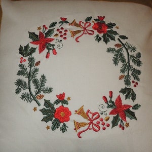 Christmas Pillow Cover,  Christmas Throw pillow, Christmas Decorative Pillow, Embroidered Xmas Pillow, Embroidered Holiday Pillow