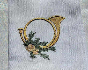 Elegant Embroidered Napkins for Christmas Dinner - Classic Seasonal Decor