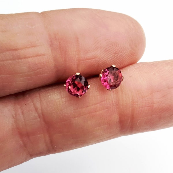 Boucles d’oreilles Tourmaline 4mm, boucles d’oreilles à crampons Tourmaline rose, boucles d’oreilles à crampons Tourmaline, boucles d’oreilles roses, pierre précieuse Tourmaline naturelle, boucles d’oreilles en or