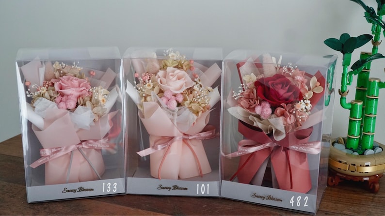 Japanese preserved rose mini bouquet eternal dried flower gift, It's an ideal gift for occasions like birthdays, anniversaries, Valentine's Day, or as a charming addition to your home decoration.