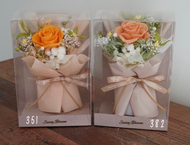 Japanese preserved rose mini bouquet eternal dried flower gift, It's an ideal gift for occasions like birthdays, anniversaries, Valentine's Day, or as a charming addition to your home decoration.