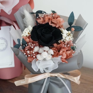 Japanese preserved rose mini bouquet eternal dried flower gift, It's an ideal gift for occasions like birthdays, anniversaries, Valentine's Day, or as a charming addition to your home decoration.