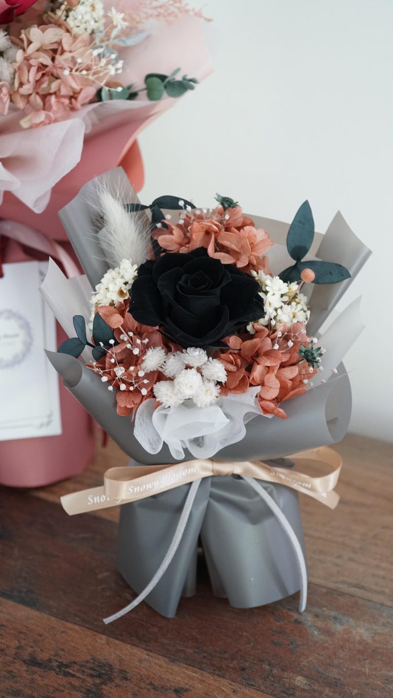 Japanese preserved rose mini bouquet eternal dried flower gift, It's an ideal gift for occasions like birthdays, anniversaries, Valentine's Day, or as a charming addition to your home decoration.