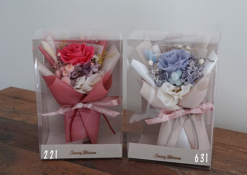 Japanese preserved rose mini bouquet eternal dried flower gift, It's an ideal gift for occasions like birthdays, anniversaries, Valentine's Day, or as a charming addition to your home decoration.