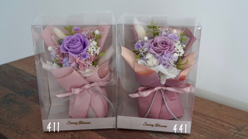 Japanese preserved rose mini bouquet eternal dried flower gift, It's an ideal gift for occasions like birthdays, anniversaries, Valentine's Day, or as a charming addition to your home decoration.