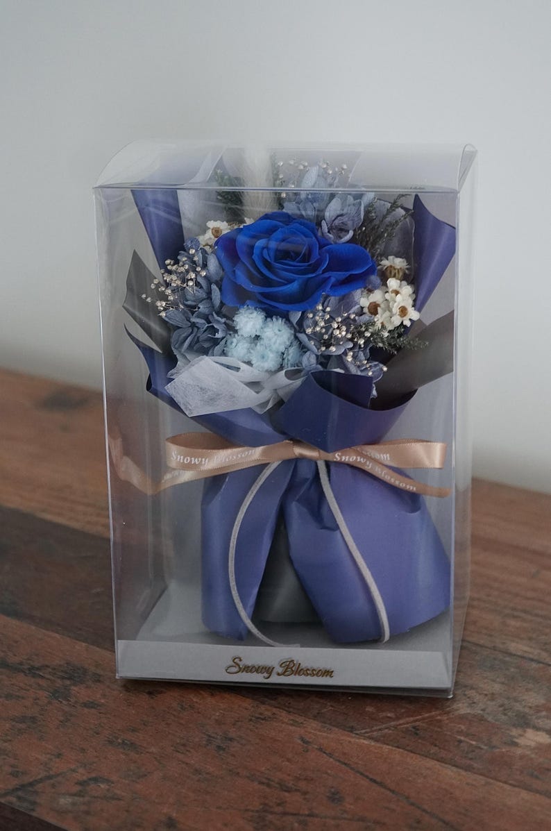 Japanese preserved rose mini bouquet eternal dried flower gift, It's an ideal gift for occasions like birthdays, anniversaries, Valentine's Day, or as a charming addition to your home decoration.
