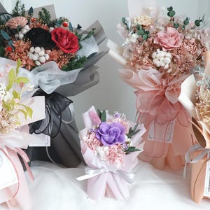 Preserved rose bouquet long lasting forever rose and dried flowers, all flowers are from Japan, colours are soft and colourful. Special and meaningful gifts. Timeless gift suitable for all memories moments.