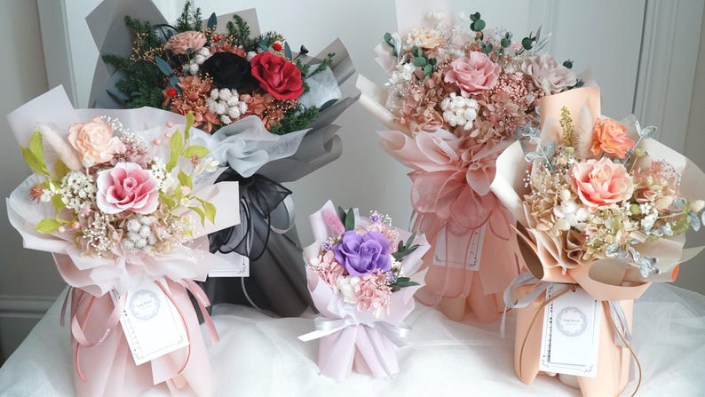 Preserved rose bouquet long lasting forever rose and dried flowers, all flowers are from Japan, colours are soft and colourful. Special and meaningful gifts. Timeless gift suitable for all memories moments.