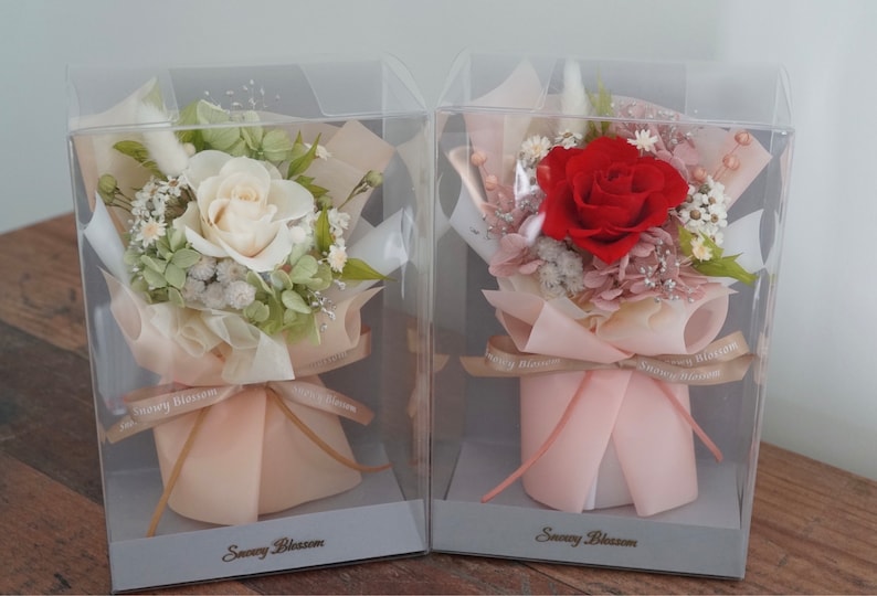 Japanese preserved rose mini bouquet eternal dried flower gift, It's an ideal gift for occasions like birthdays, anniversaries, Valentine's Day, or as a charming addition to your home decoration.