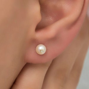 14K Gold Diamond Pearl Stud Earrings for Woman/ 14K Gold Diamond Woman Earrings/ Solid Gold Earring/ Gift for Her/ Mothers Day Gifts