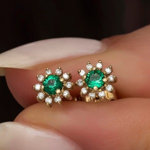 14K Gold Emerald Stud Earrings with Pave Diamond for Woman/ 14K Gold Round Emerald Flower Stud Earrings Gift for Her / Mothers Day Gift