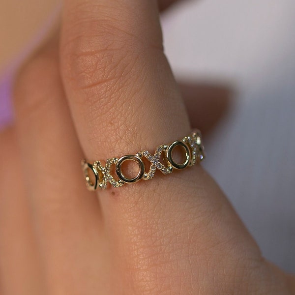 Love with a Spark Hugs and Kisses Diamond XO Ring in 14Kt solid Gold / Gold Diamond XOXO Ring / Diamond Kisses Rings /Birthday Gifts for Her