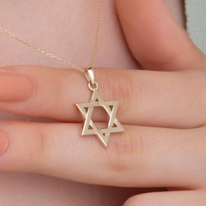Collar de estrella de David de oro de 14 quilates/Elegante colgante con símbolo judío/Joyería religiosa minimalista de oro/Delicado collar de estrella/Regalo para el día de la madre