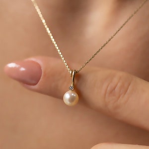 14K Gold Diamond Pearl Woman Necklaces/ Gold Tiny Pearl Woman Necklaces/ Minimalist Gold Diamond Pearl Necklace/ Mother's Day Gifts/ The Mom