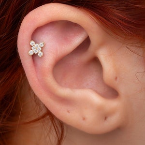 14K Gold Diamond Flower Piercing/ Dainty Diamond Clicker Single Piercing/ Cartilage Helix Tragus Rook Piercing/ Screw Back Cartilage Earring
