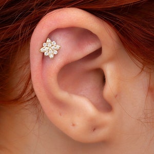 14K Gold Diamond Flower Piercing / Diamond Clicker Single Earring / Cartilage Helix Tragus Rook Piercing / Screw Back Cartilage Earring