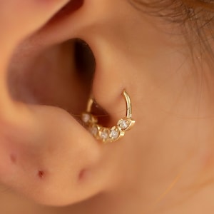 14K Gold Diamond Tragus Hoop Earring / Round Diamond Clicker Single Earring/ Gold Diamond Cartilage Daith Helix Tragus Rook Hoop Piercing
