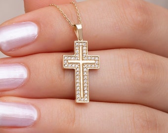 Collar con cruz de diamantes en oro macizo de 14 quilates: delicado colgante religioso.