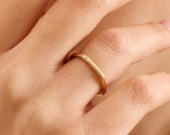 Anillo de diamantes con banda cuadrada en oro macizo de 14 quilates: joyería geométrica minimalista
