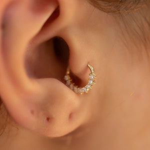 14K Gold Diamond Tragus Hoop Earring / Round Diamond Clicker Single Earring / Cartilage Helix Tragus Rook Hoop Piercing / Gift for Her