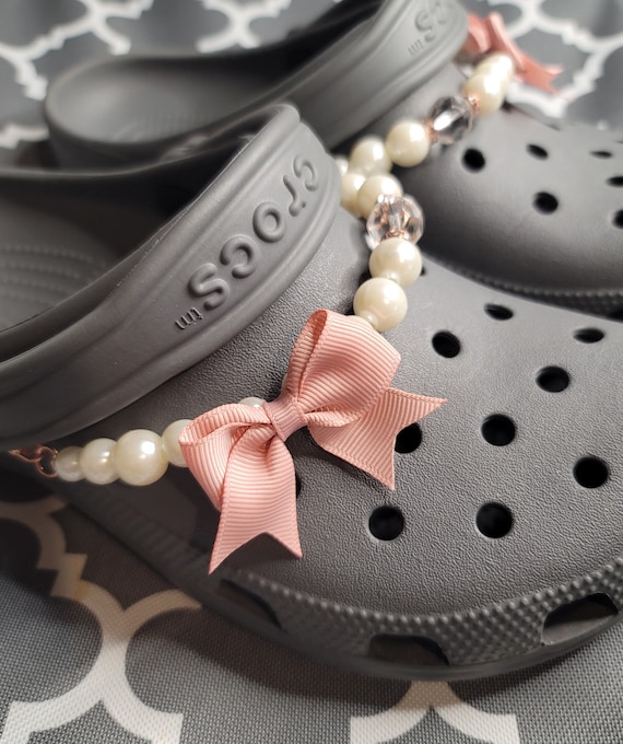 How to adjust bling Croc chains for our Pastel flower set - Cute croc  charms for every day looks. 