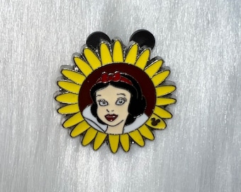 Disney Pin Królewna Śnieżka Pin Kwiat Ukryty Myszka Miki Spinka handlowa Szpilka emaliowana Oryginalna Kup 2 Otrzymaj 1 GRATIS DO WYBORU