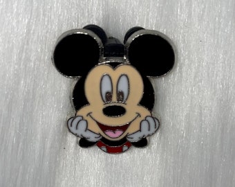 Pin de Mickey Mouse de Disney, lindo pin de manos en la cara, pin de esmalte auténtico, compra 2 y llévate 1 gratis de tu ELECCIÓN