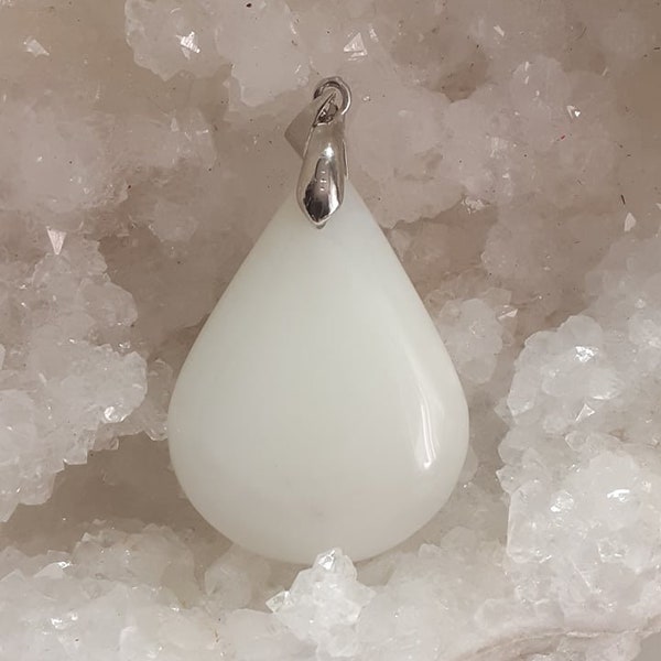 OPALE Blanche  Pendentif  de  60 CARATS  Qualité Extra en forme Goutte lithotherapie pierre naturelle