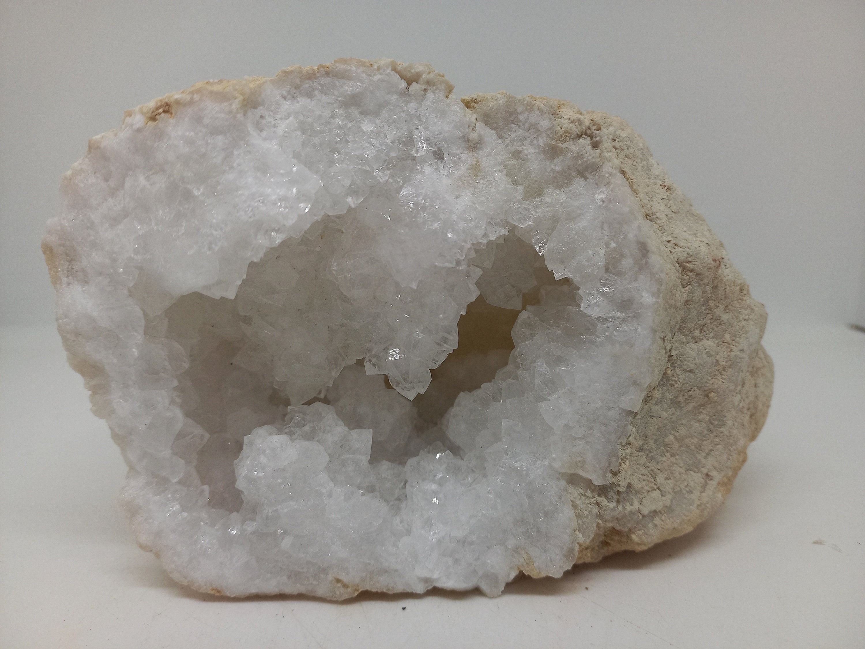 1/2 Géode de Quartz 1.100Gr Lithothérapie Purification Energies Positives