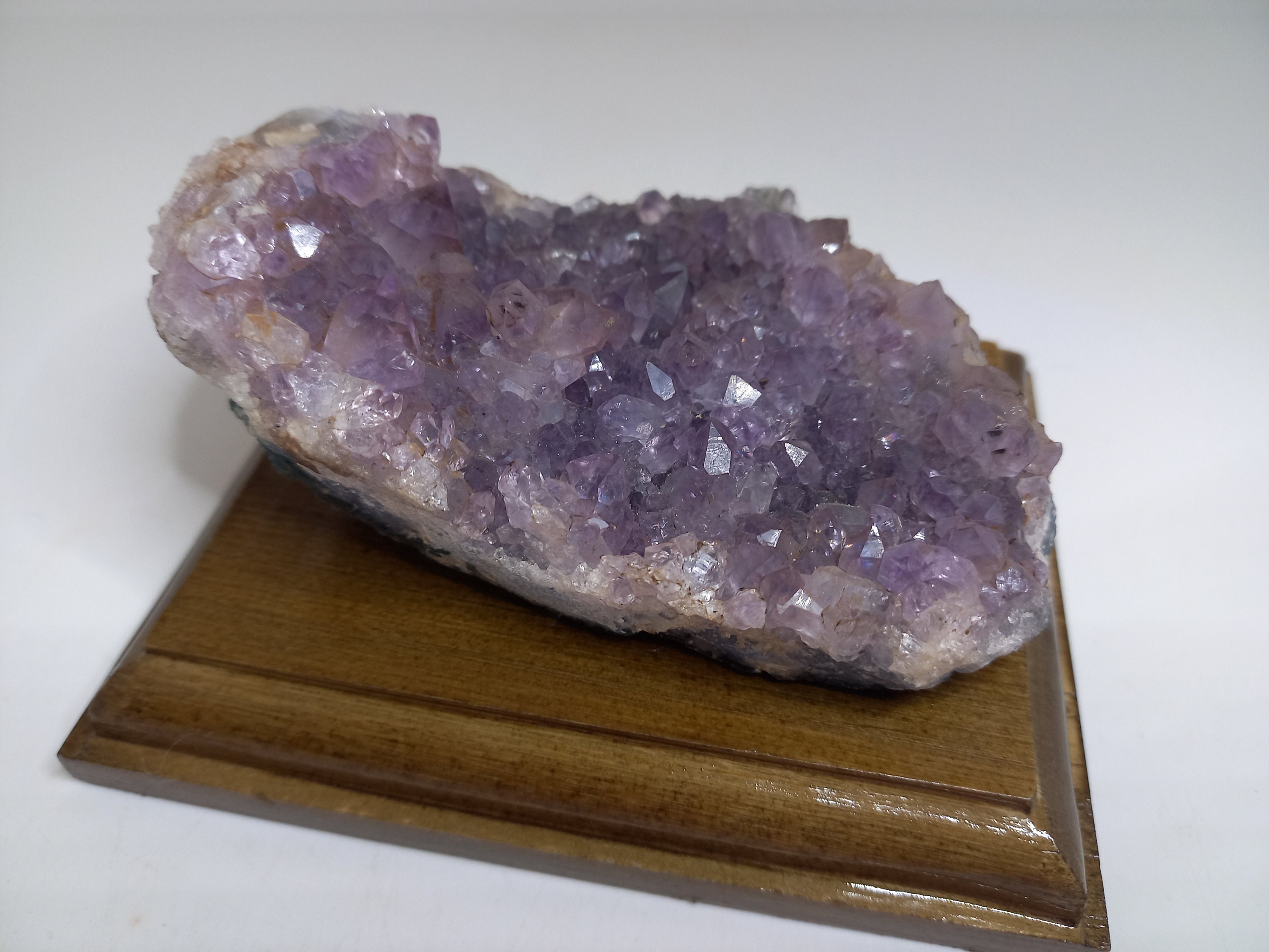 Druze Améthyste 260Gr sur Socle en Bois Lithothérapie Energies Positives