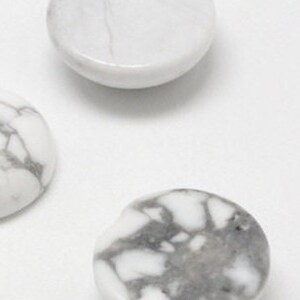 HOWLITE gem natural fine stone in round cabochon in 8mm and 18mm: jewelry creation, macramé and creative hobbies image 4