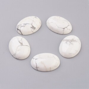 HOWLITE gemme pierre fine naturelle en cabochon ovale en 18x13mm, 25x18mm et 40x30mm : création bijoux, macramé & loisirs créatifs image 2