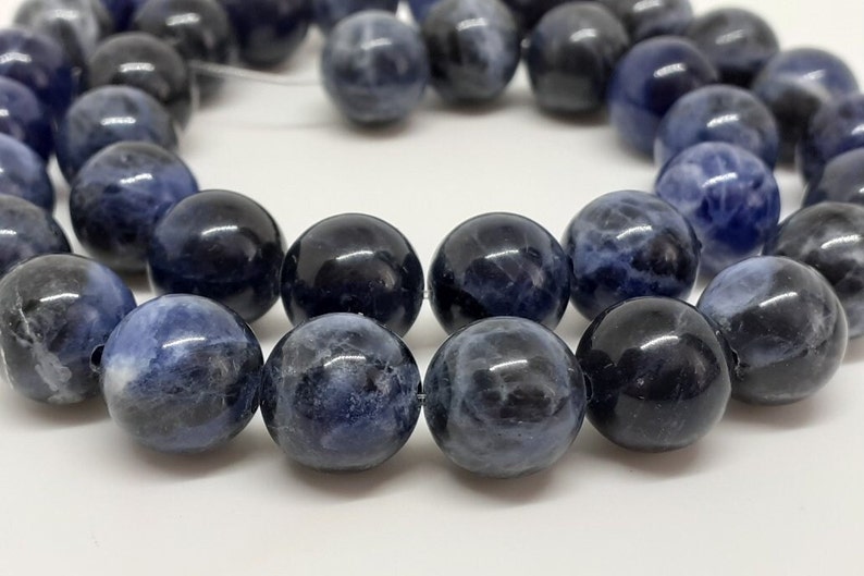 SODALITE-Edelstein aus Naturstein in einer Reihe runder Perlen in den Größen 6 mm, 8 mm und 10 mm: Schmuckherstellung und kreative Hobbys 10mm  (38 perles)