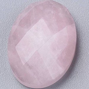 QUARTZ ROSE gemme pierre fine en cabochon ovale à Facettes en 18x13mm : création bijoux, macramé et loisirs créatifs 1 seule pièce
