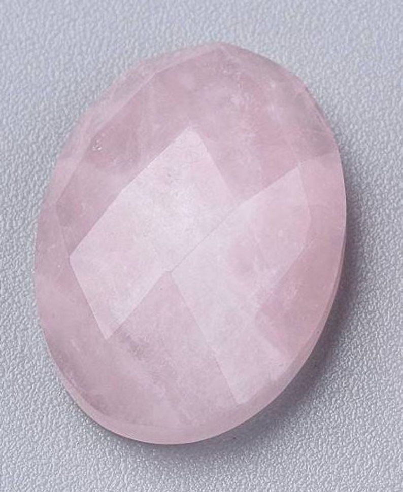 QUARTZ ROSE gemme pierre fine en cabochon ovale à Facettes en 18x13mm : création bijoux, macramé et loisirs créatifs 1 seule pièce
