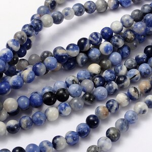 SODALITE-Edelstein aus Naturstein in einer Reihe runder Perlen in den Größen 6 mm, 8 mm und 10 mm: Schmuckherstellung und kreative Hobbys Bild 2