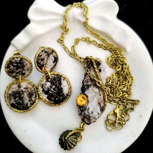 Marbled necklace and earring set
