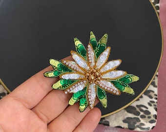 Handmade Daisy Flower Pin , Chamomile Brooch , Swarovski Crystal Jewelry , Design Unique Gift, Xmas Flower , Handmade Embroidered Jewel