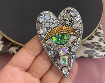 Handgemachte Evil Eye Brosche, Perlen gestickt Herz Auge Schmuck, Auge Accesory, Geschenk für Mama, Design Einzigartige Evil Eye Pin, Stickerei Gothic