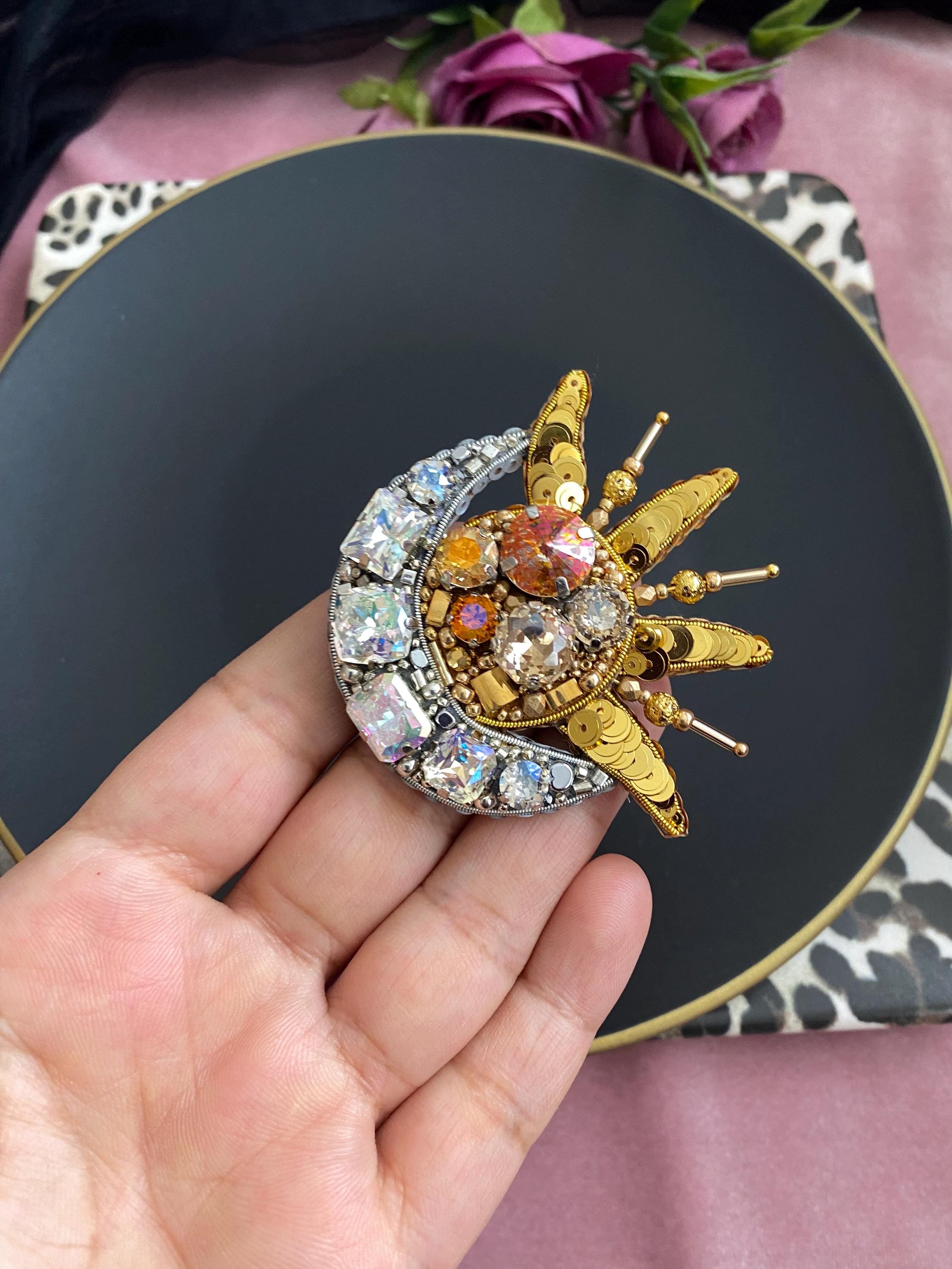 SWAROVSKI 天体モチーフ ブローチ Swarovski sun brooch - Etsy 日本